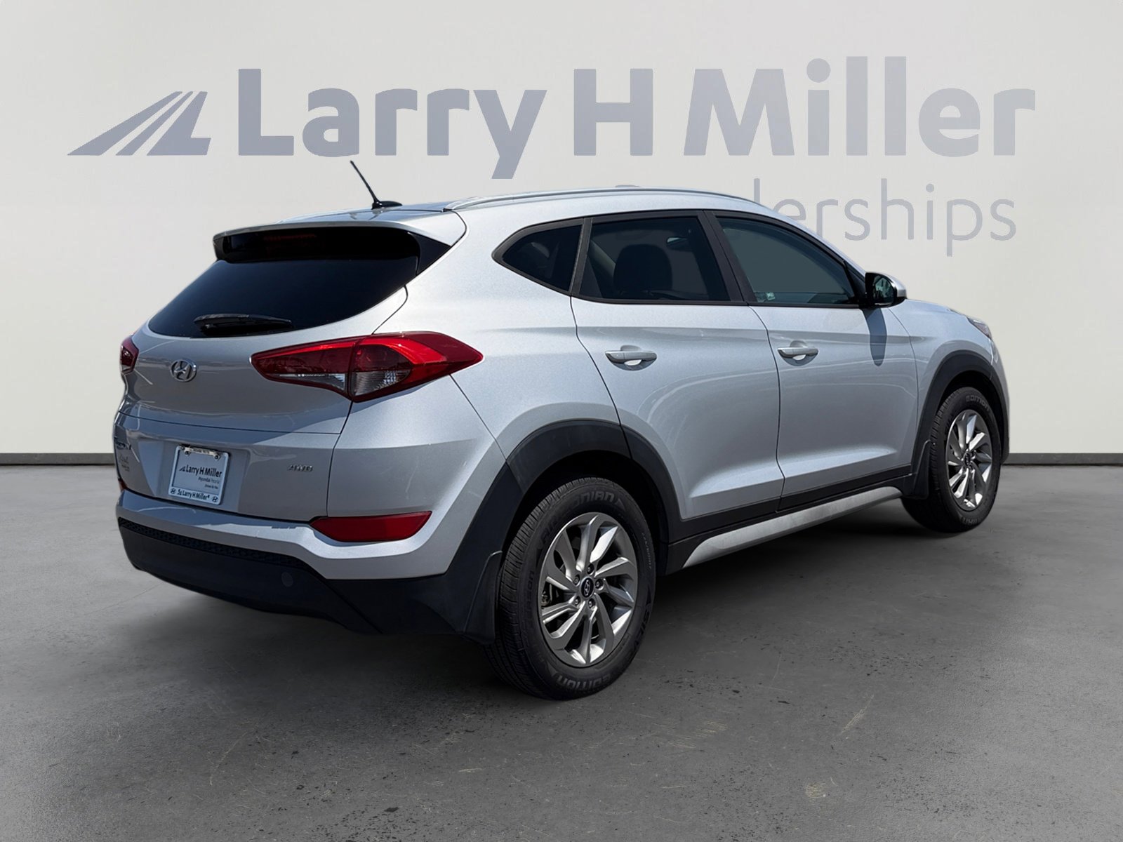 Used 2017 Hyundai Tucson SE AWD/4WD image 2