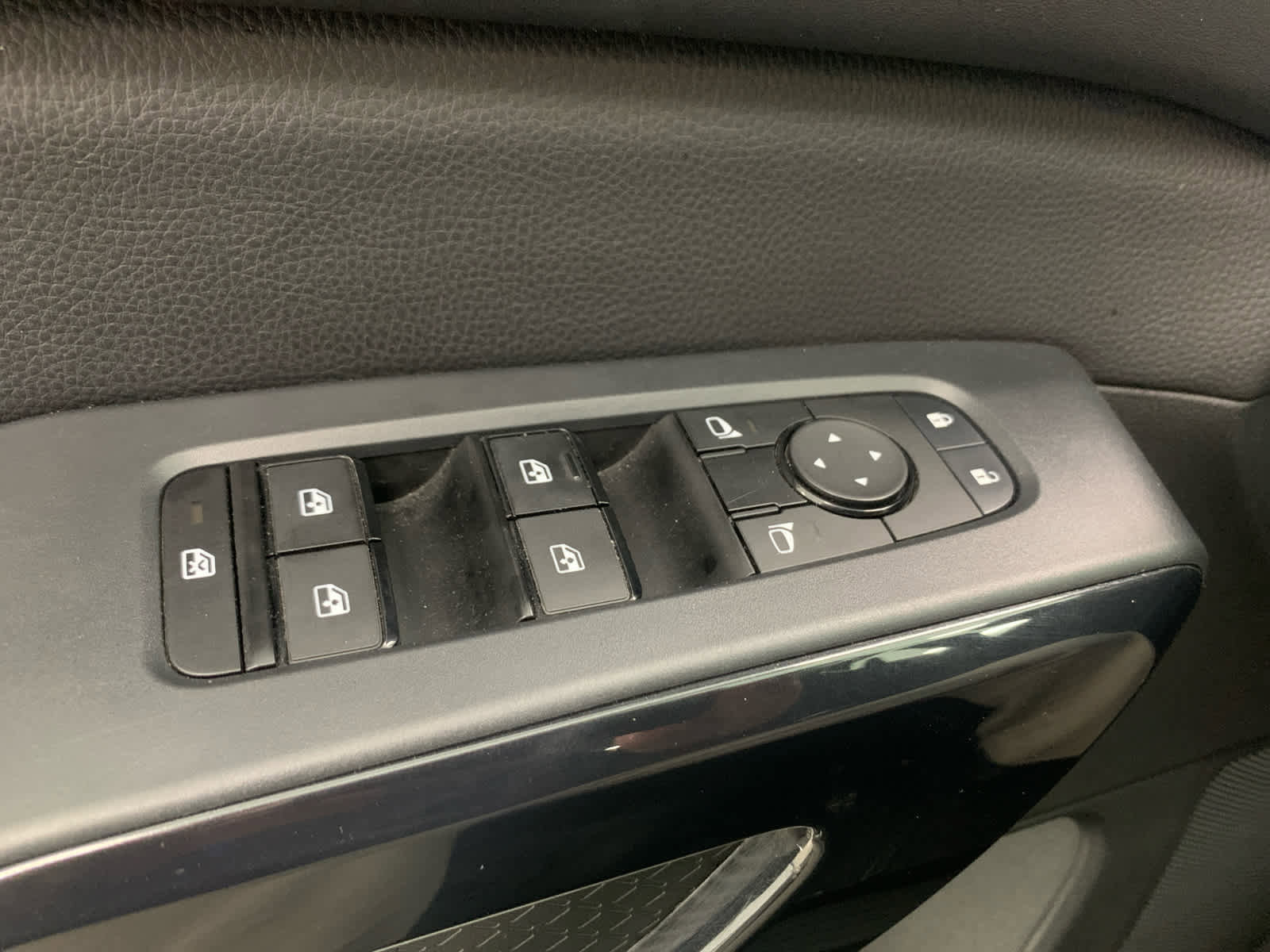 Used 2024 Nissan Pathfinder SV FWD image 21