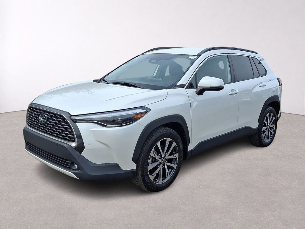 Used 2023 Toyota Corolla Cross XLE image 3