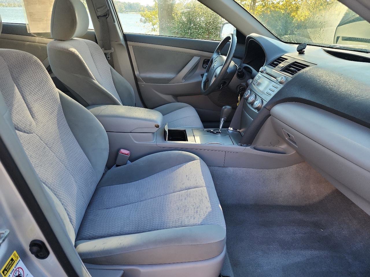 Used 2010 Toyota Camry SE FWD image 13