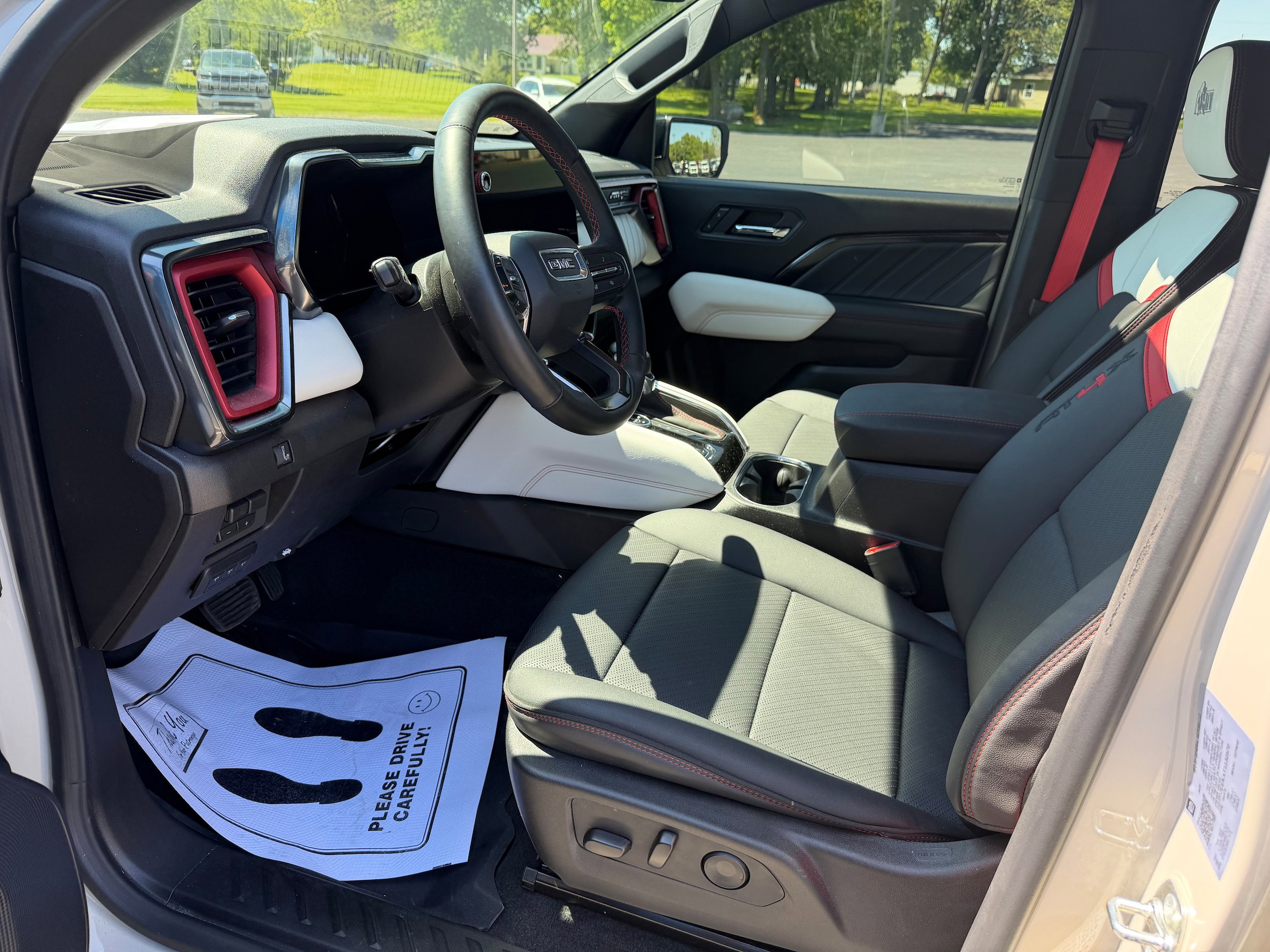 Used 2026 GMC Canyon AT4X w/ AT4X AEV Edition AWD/4WD image 22