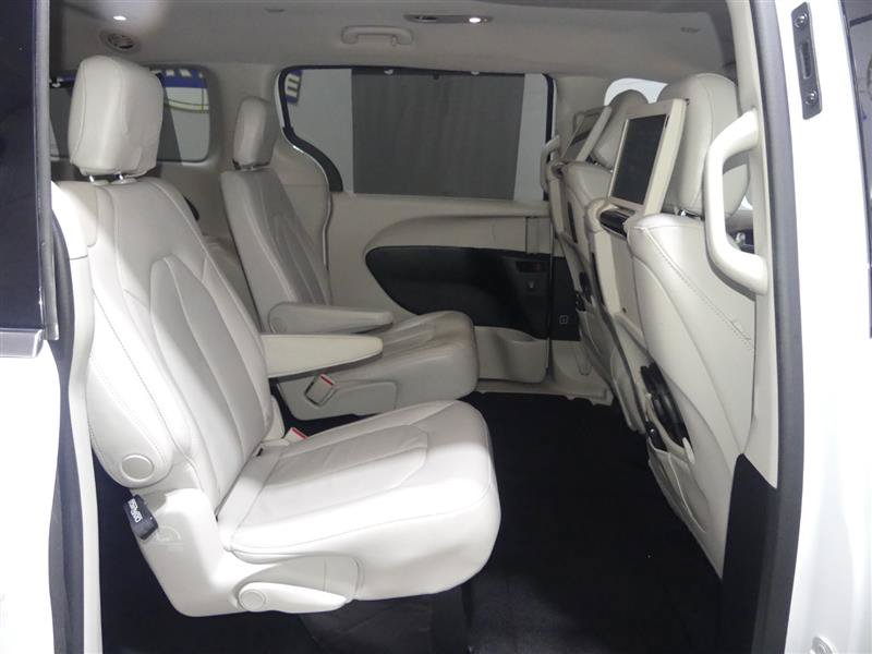 Used 2018 Chrysler Pacifica Touring-L Plus w/ Advanced Safetytec Group FWD image 24