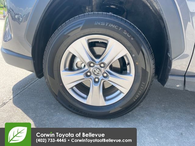 Used 2025 Toyota RAV4 XLE AWD/4WD image 26