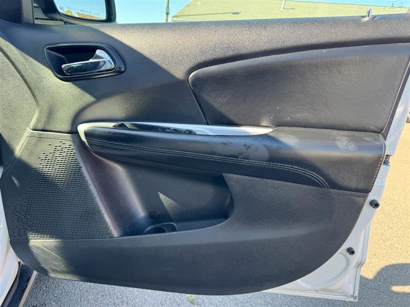 Used 2019 Dodge Journey SE image 9