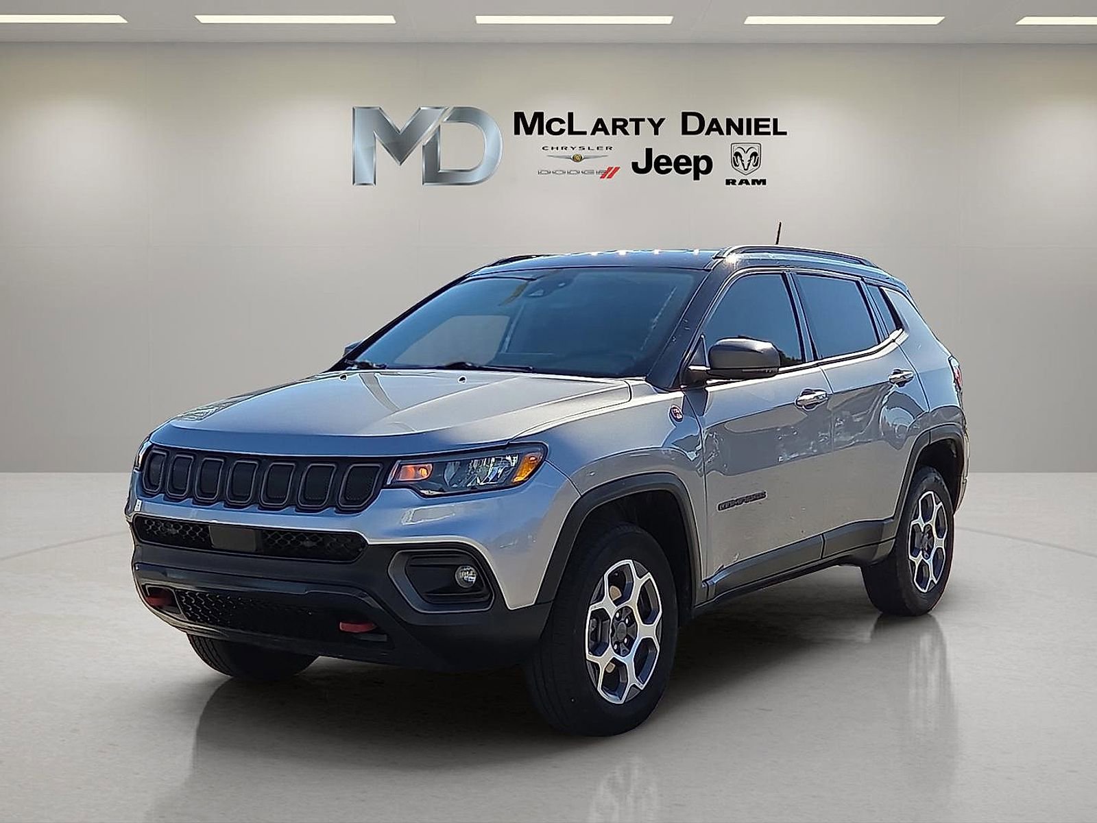 Used 2022 Jeep Compass Trailhawk w/ Trailer Tow Group AWD/4WD image 2
