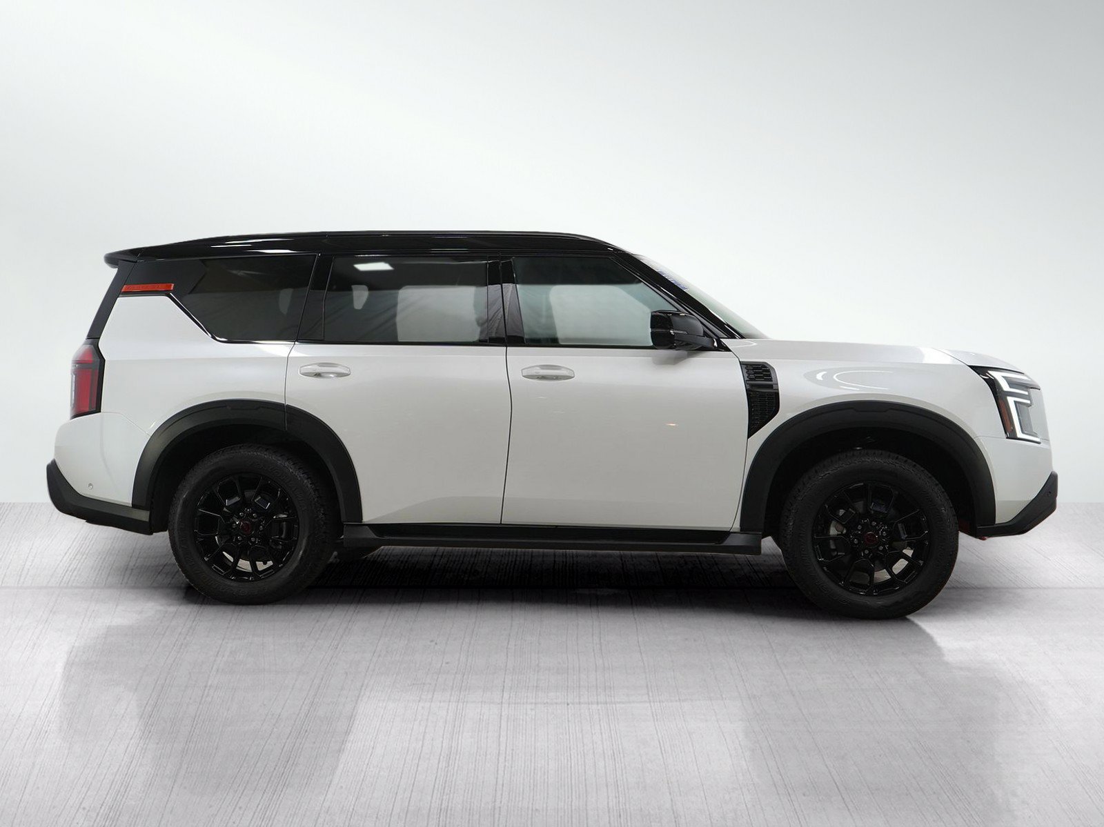 Used 2025 Nissan Armada PRO-4X w/ Pro-4X Premium Package AWD/4WD image 8