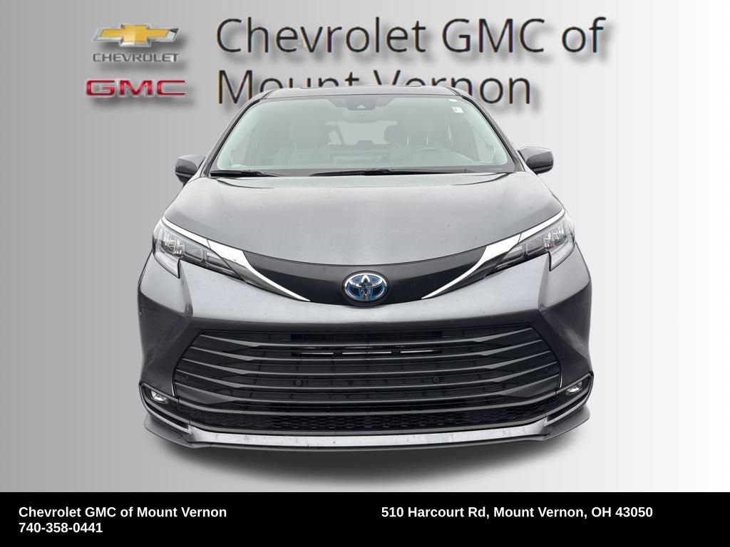 Used 2025 Toyota Sienna XLE image 8