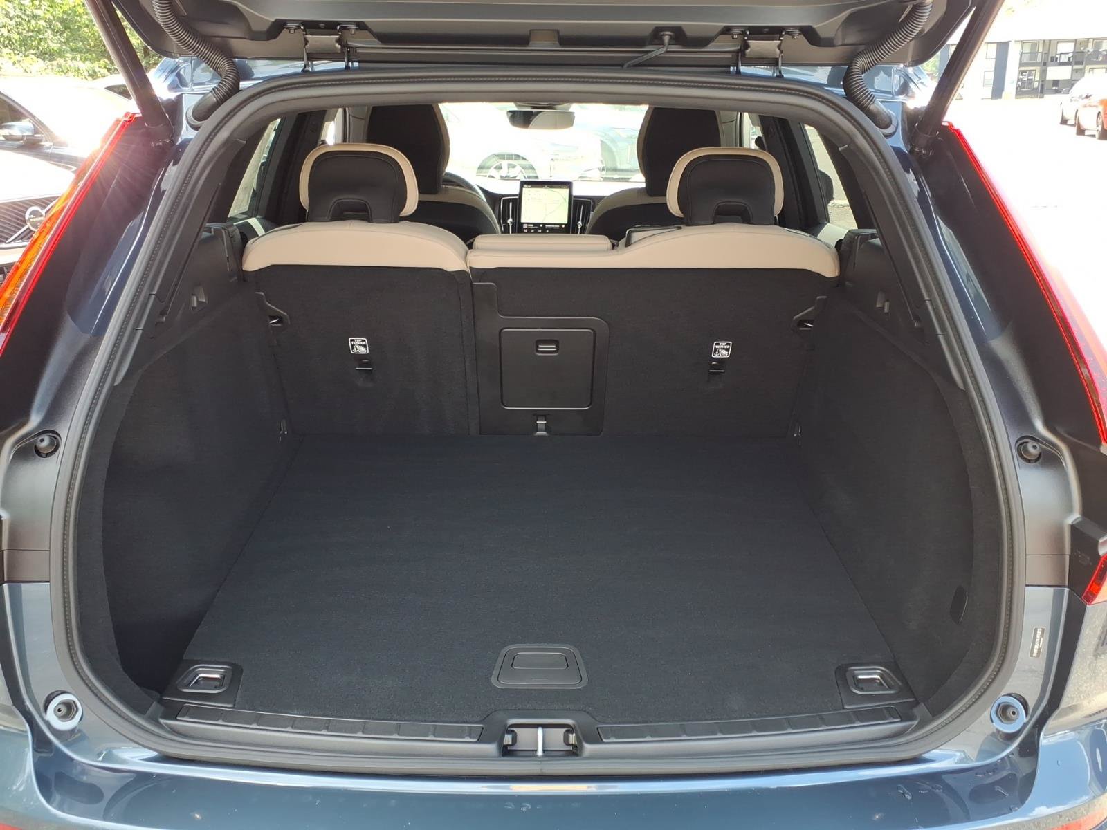 New 2026 Volvo XC60 B5 Core w/ Climate Package AWD/4WD image 4
