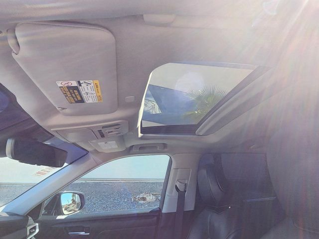 Used 2025 Toyota Highlander XLE image 39