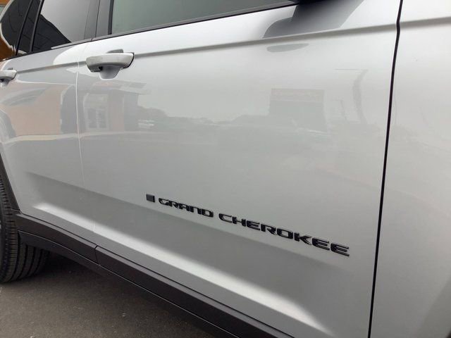 New 2025 Jeep Grand Cherokee Altitude image 41