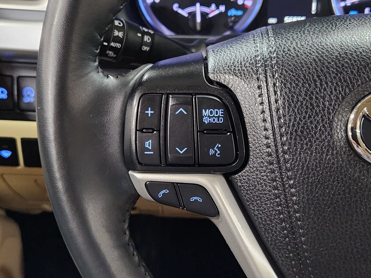 Used 2019 Toyota Highlander XLE FWD image 49