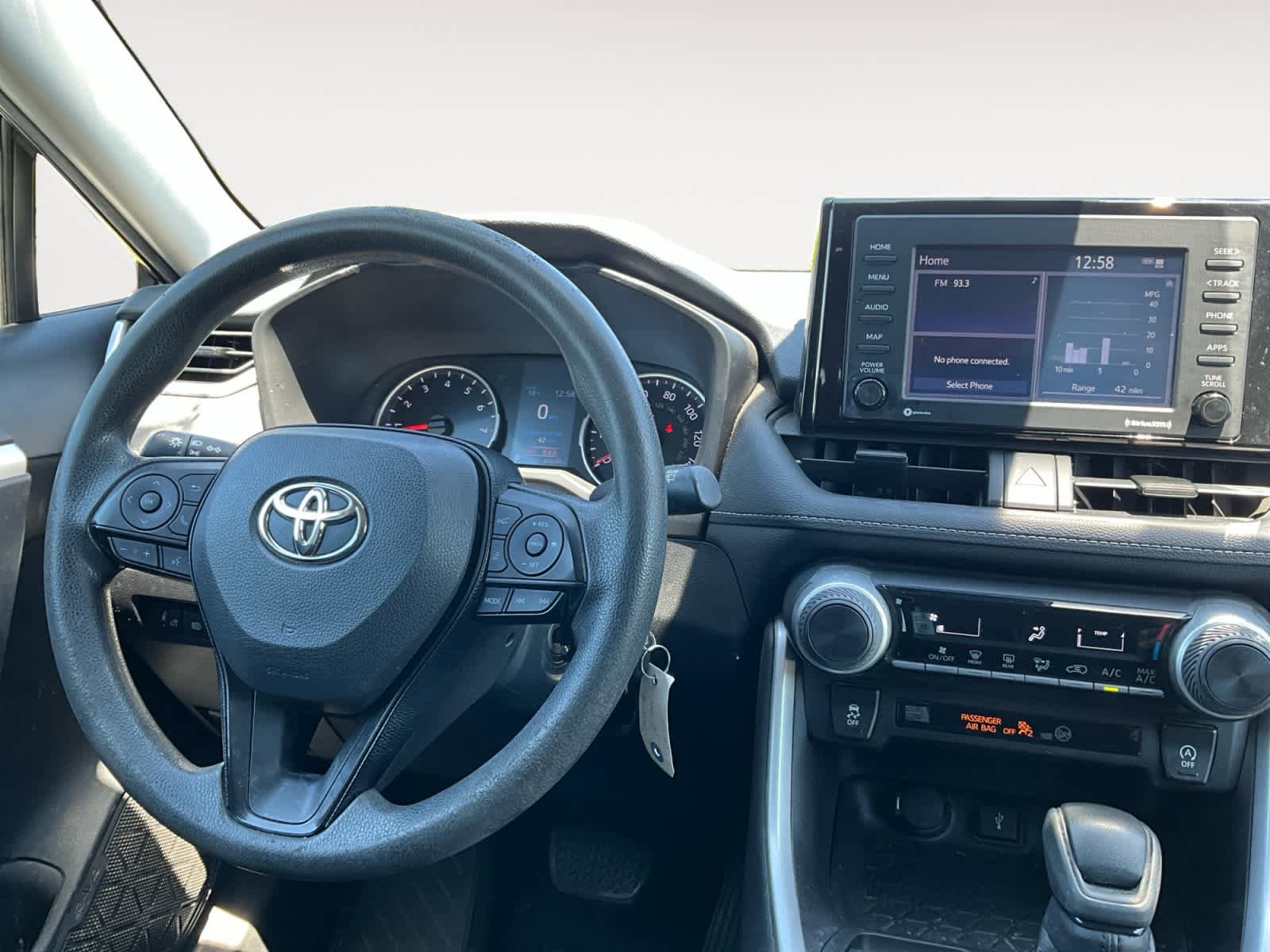Used 2021 Toyota RAV4 LE AWD/4WD image 12
