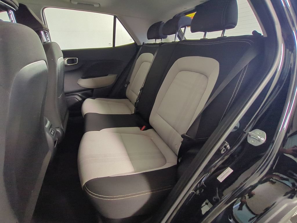 Used 2025 Hyundai Venue SEL FWD image 19