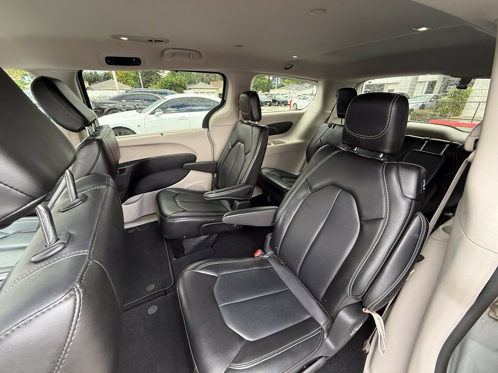 Certified 2024 Chrysler Pacifica Touring-L FWD image 4