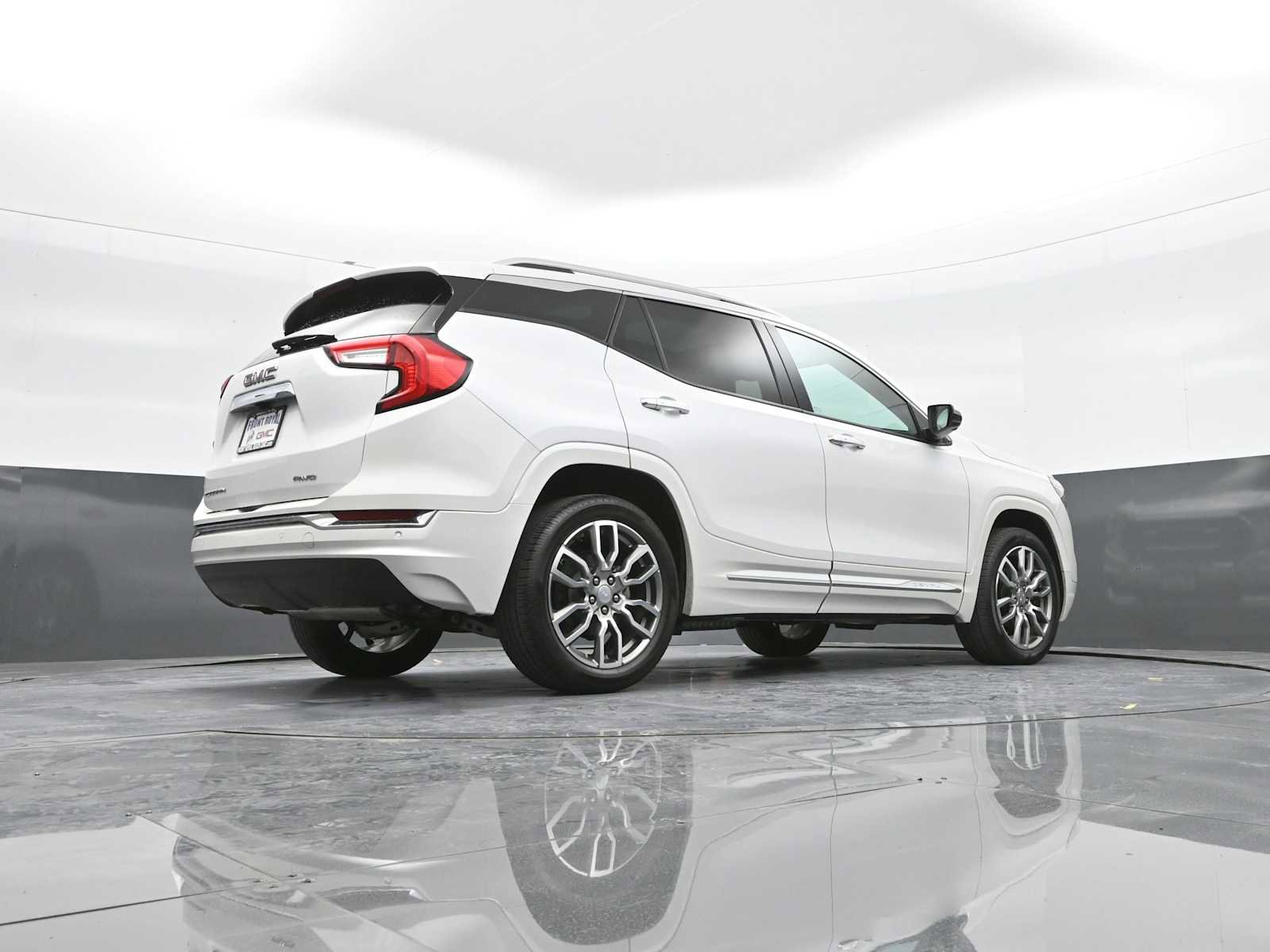 Used 2024 GMC Terrain Denali w/ Denali Premium Package image 44