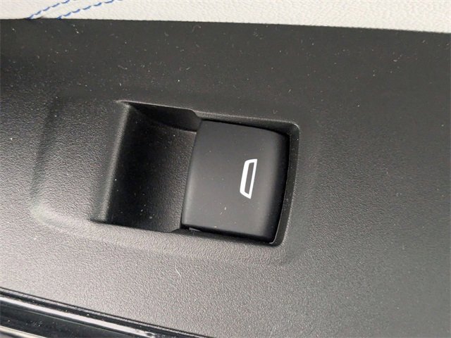 Certified 2025 Chevrolet Trax LT w/ LT Convenience Package image 32