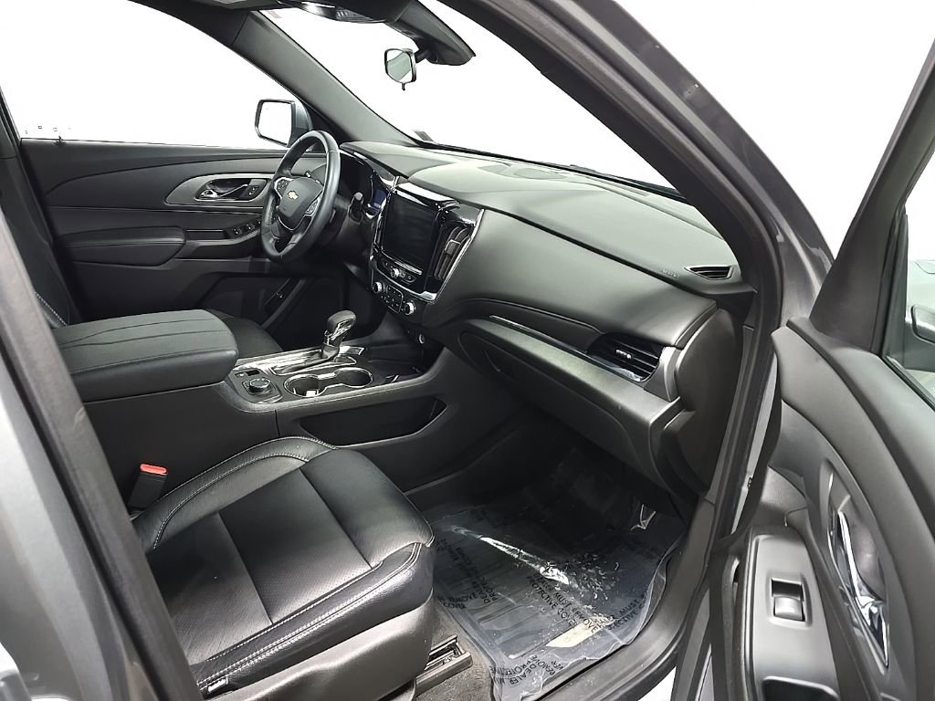 Used 2023 Chevrolet Traverse LT image 15