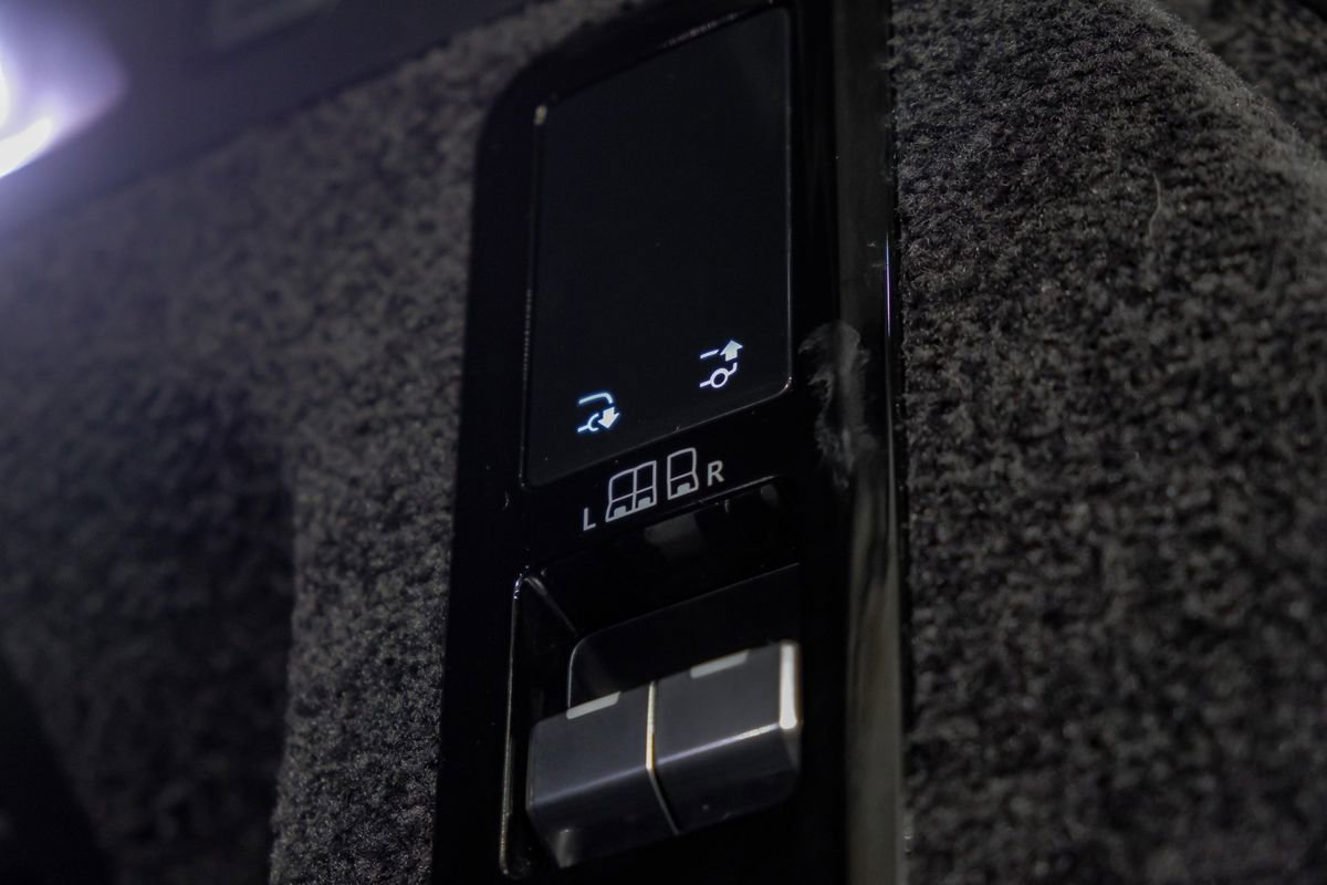 Used 2024 Land Rover Range Rover SE image 45