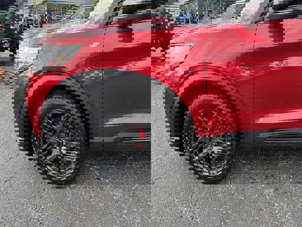 Used 2025 Ford Explorer ST-Line w/ Premium Package image 9