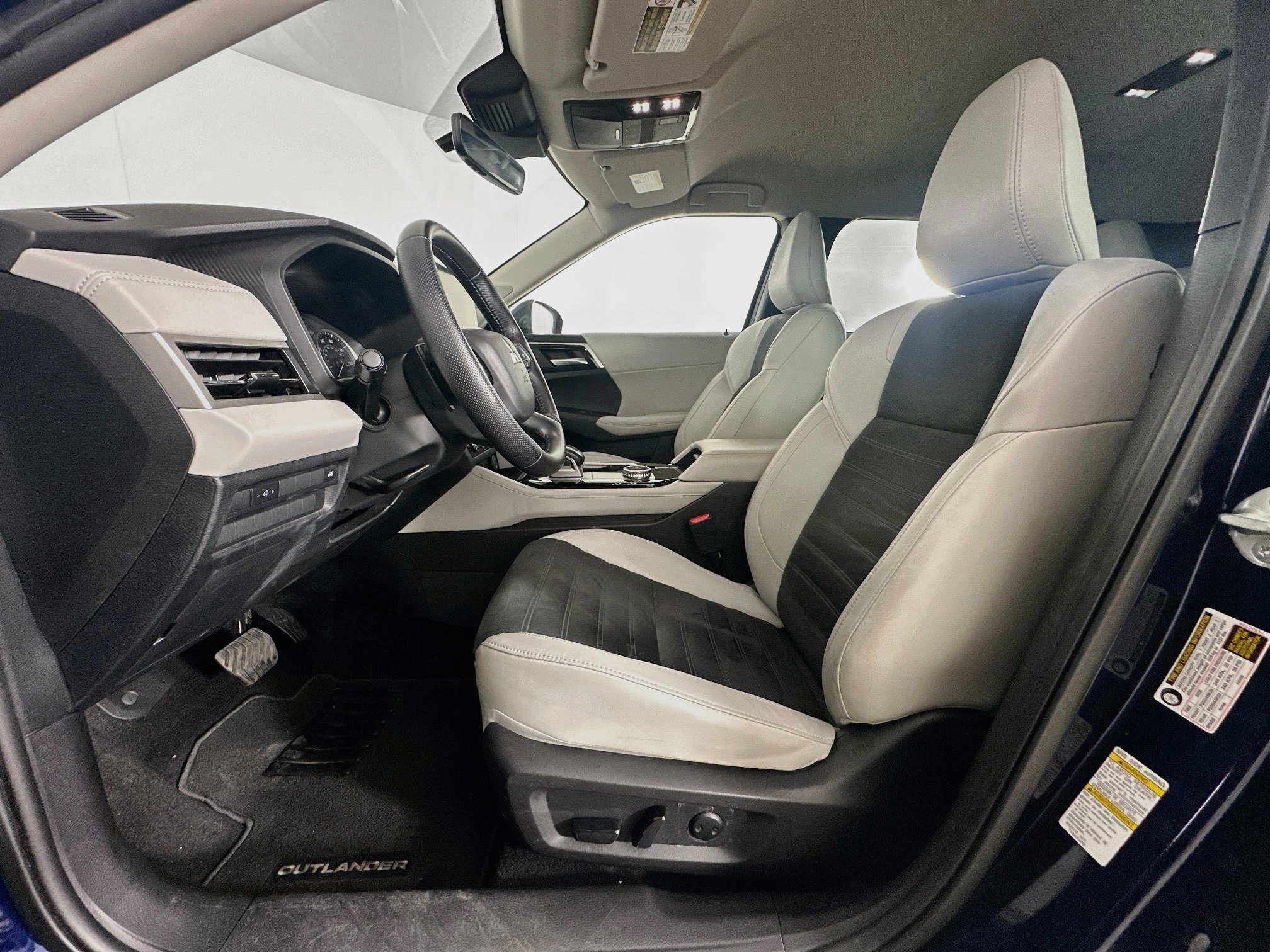 Used 2025 Mitsubishi Outlander SE AWD/4WD image 13