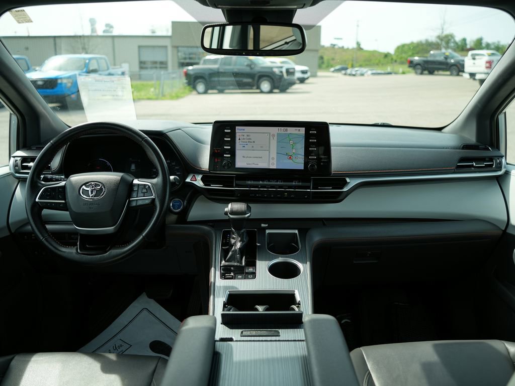 Used 2021 Toyota Sienna XSE FWD image 10