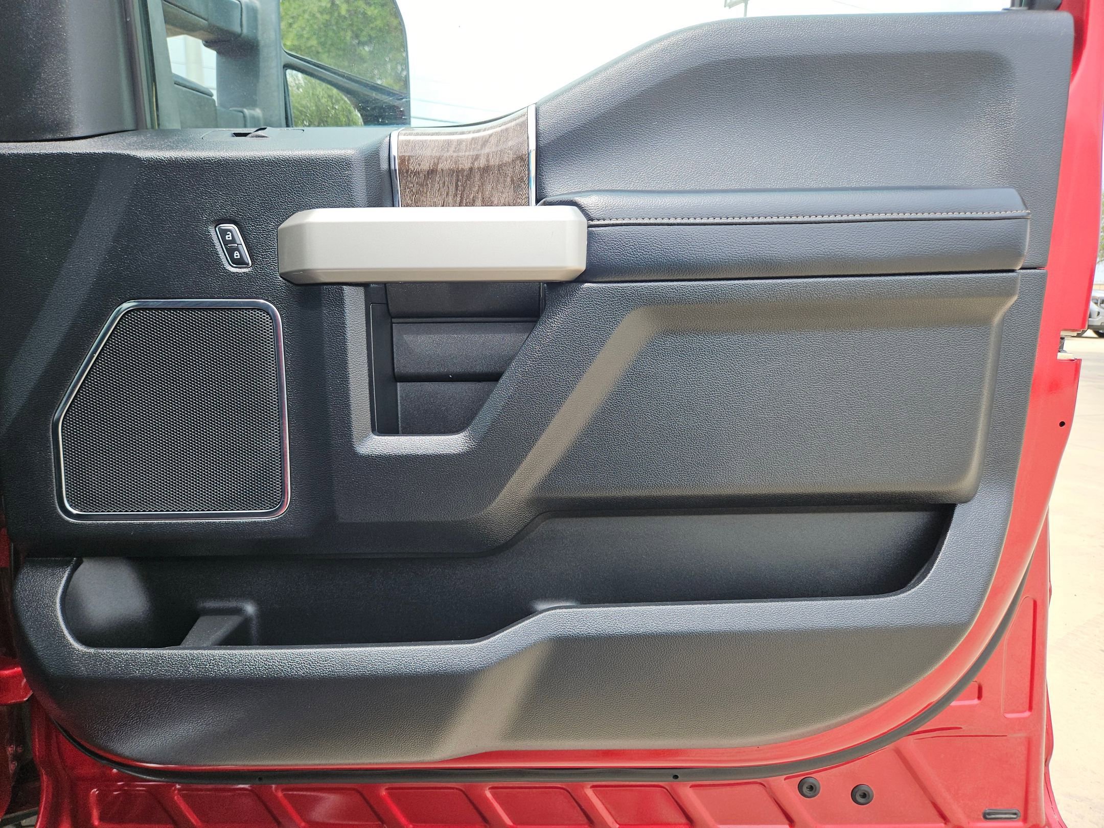 Used 2017 Ford F250 Lariat w/ Lariat Ultimate Package AWD/4WD image 28