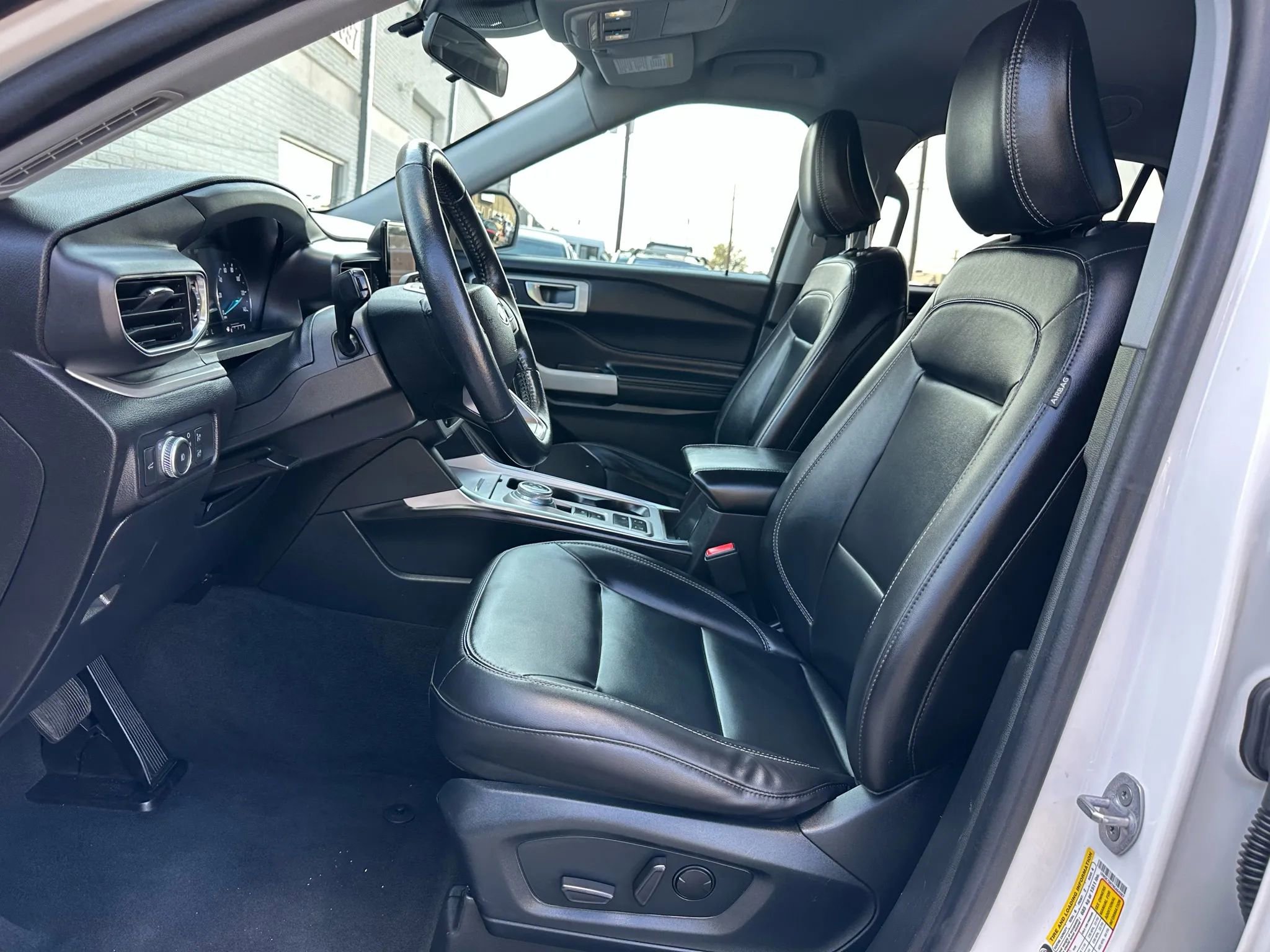 Used 2022 Ford Explorer XLT w/ Equipment Group 202A image 14