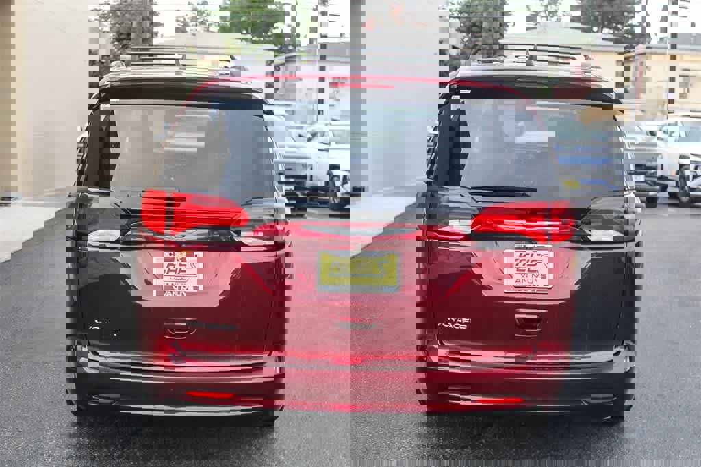 Used 2021 Chrysler Voyager Lxi image 6