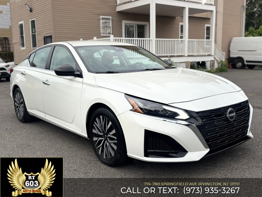 Used 2024 Nissan Altima 2.5 SV FWD image 2