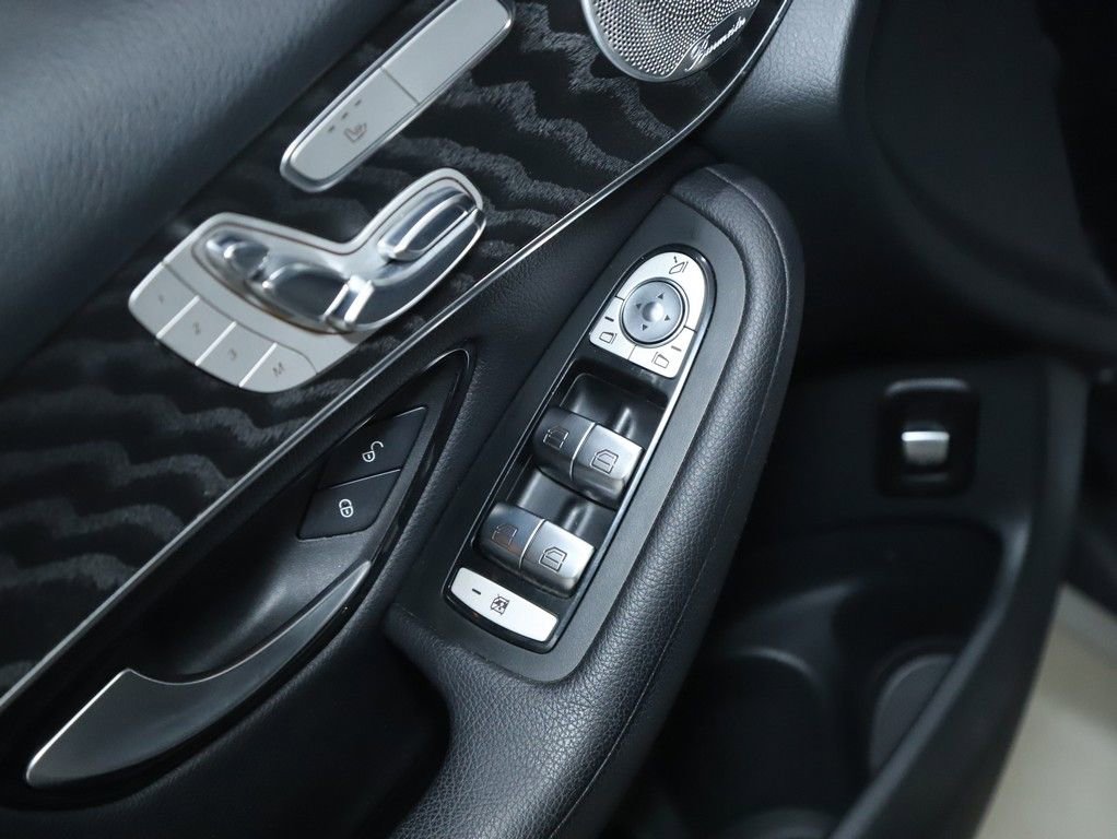 Used 2018 Mercedes-Benz GLC 300 4MATIC image 17