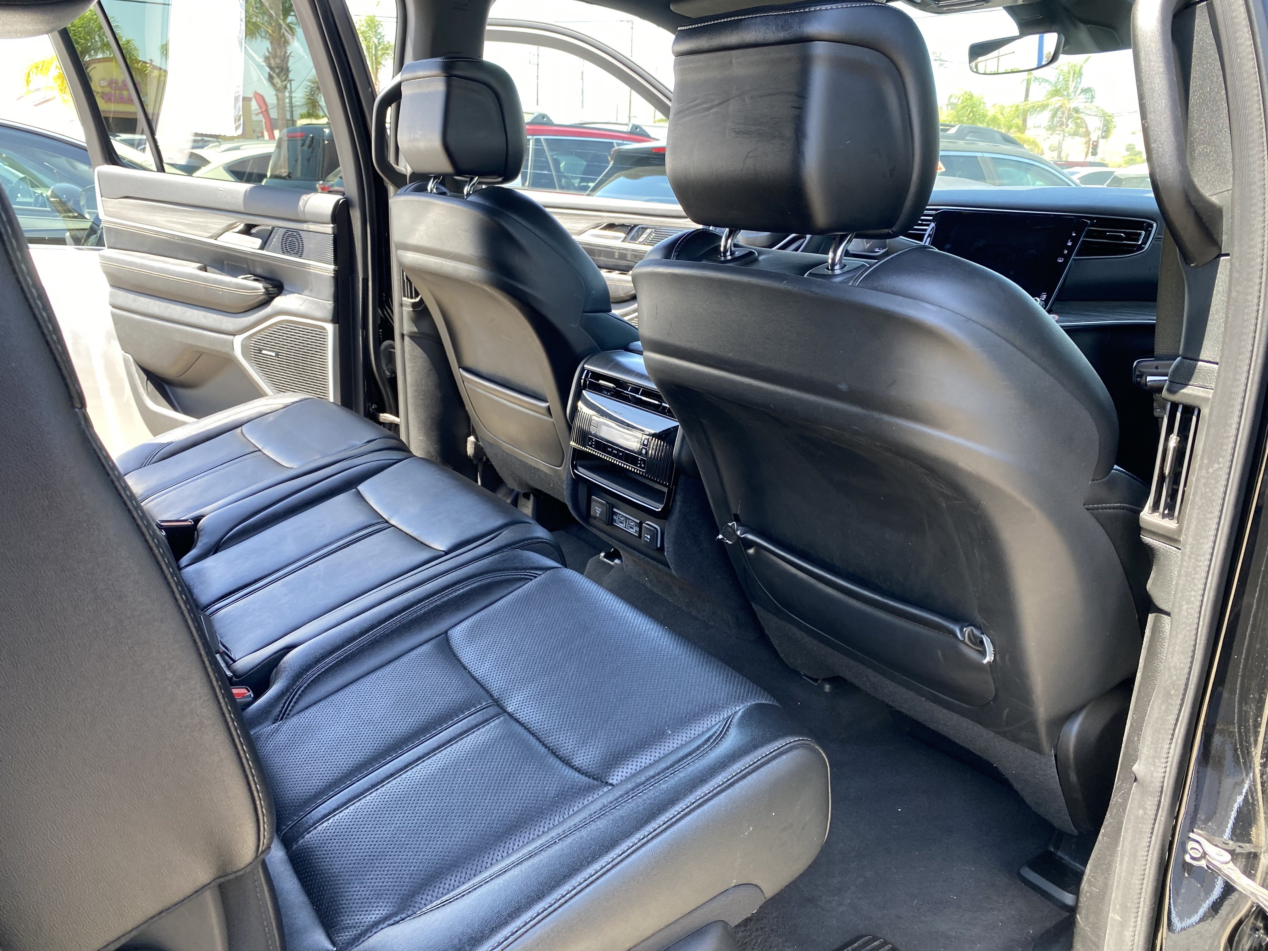 Used 2024 Jeep Wagoneer L Series II w/ Flexible Seating Group AWD/4WD image 20