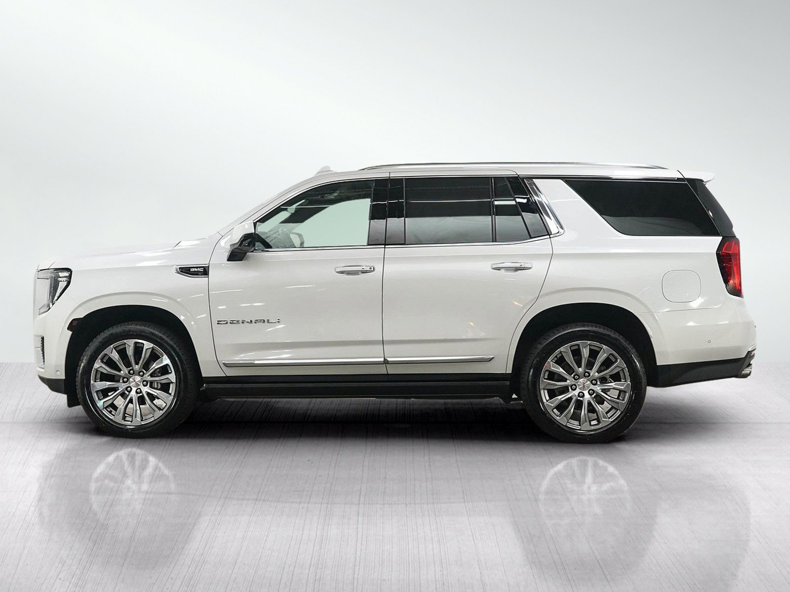 Used 2024 GMC Yukon Denali w/ Denali Reserve Package AWD/4WD image 2