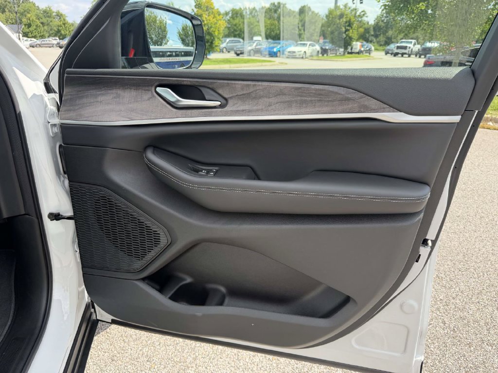 New 2026 Jeep Grand Cherokee Limited AWD/4WD image 25