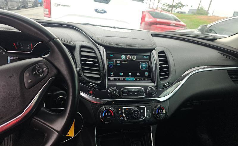 Used 2015 Chevrolet Impala LT FWD image 9