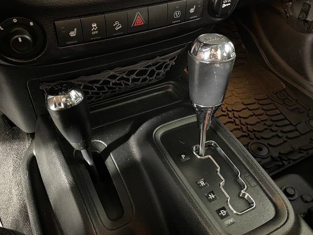 Used 2017 Jeep Wrangler Unlimited Sahara AWD/4WD image 9