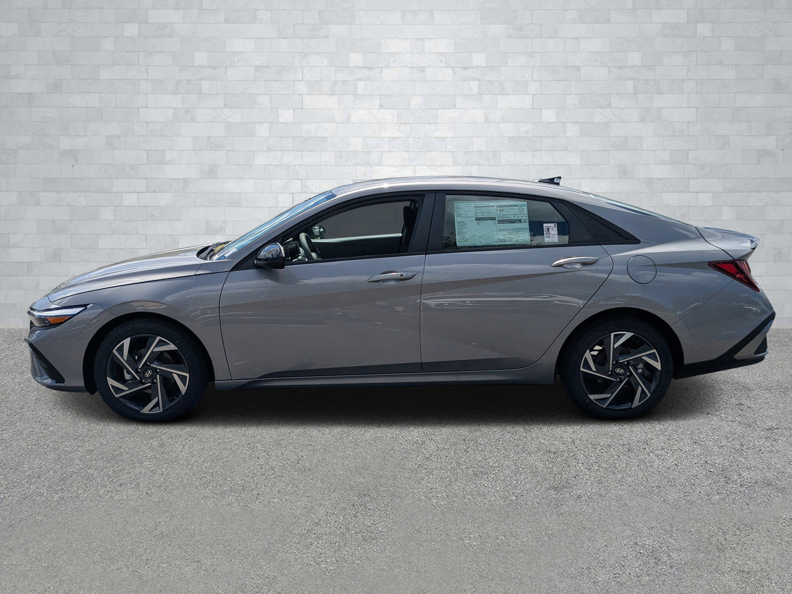 Used 2025 Hyundai Elantra Sport image 8