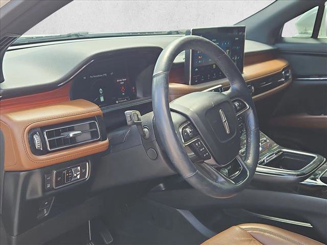 Used 2023 Lincoln Nautilus Reserve FWD image 10