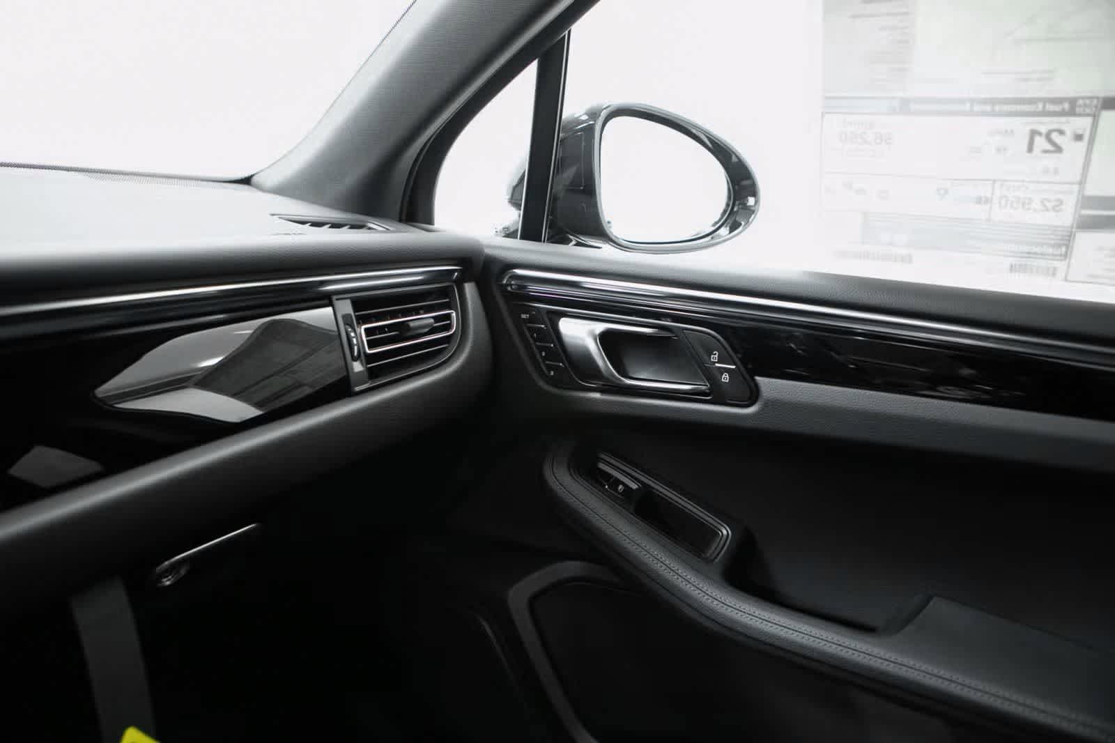 Certified 2026 Porsche Macan AWD/4WD image 23