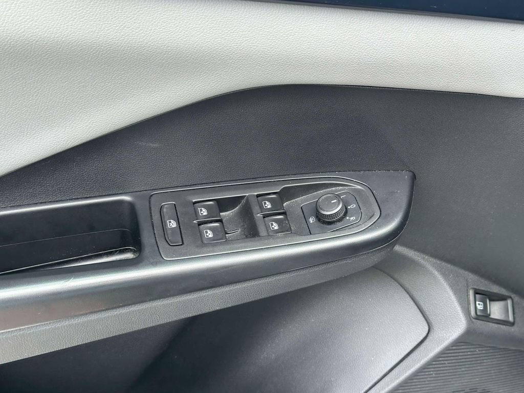 Used 2023 Volkswagen Taos SE w/ Panoramic Sunroof Package AWD/4WD image 17