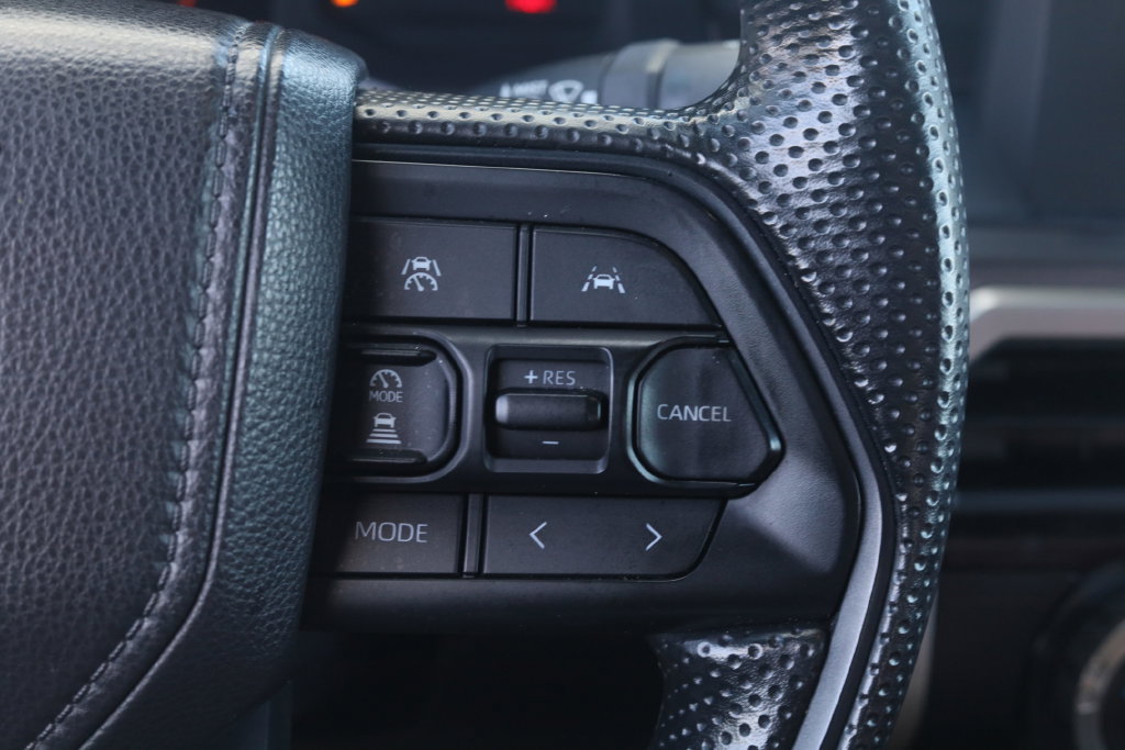 Used 2025 Toyota Tacoma SR5 AWD/4WD image 9