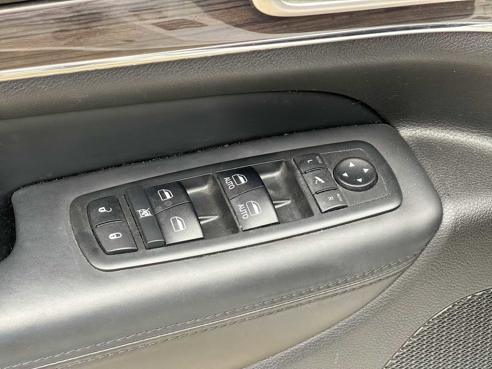Used 2018 Jeep Grand Cherokee Overland image 14