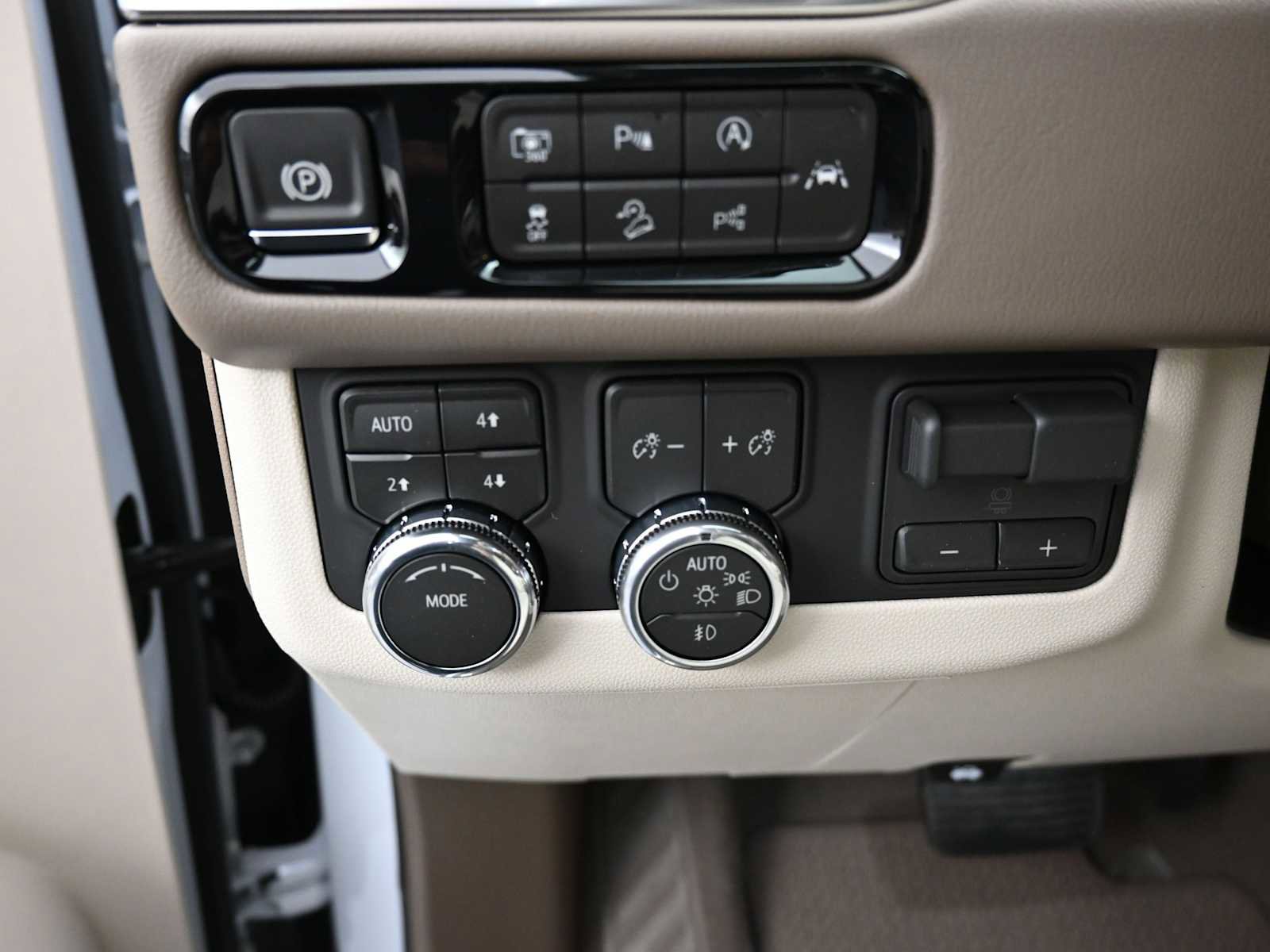 New 2026 GMC Yukon Denali image 6