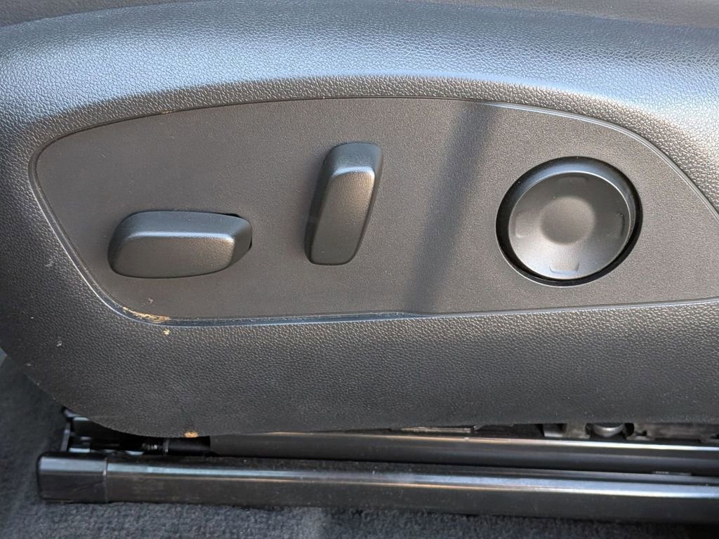 Used 2025 Buick Enclave Preferred AWD/4WD image 18