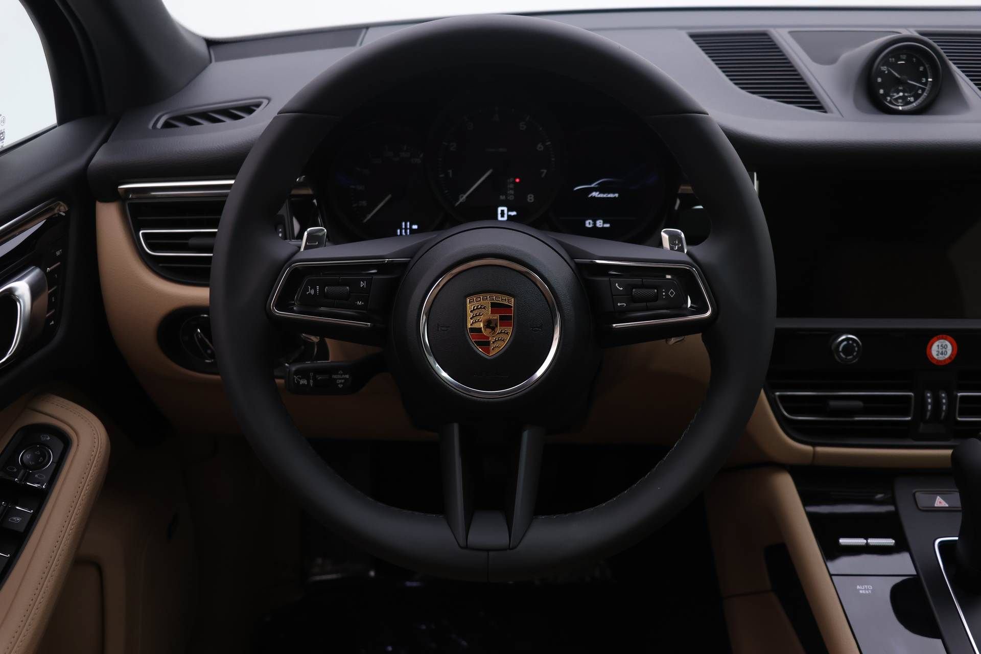 Used 2025 Porsche Macan AWD/4WD image 6