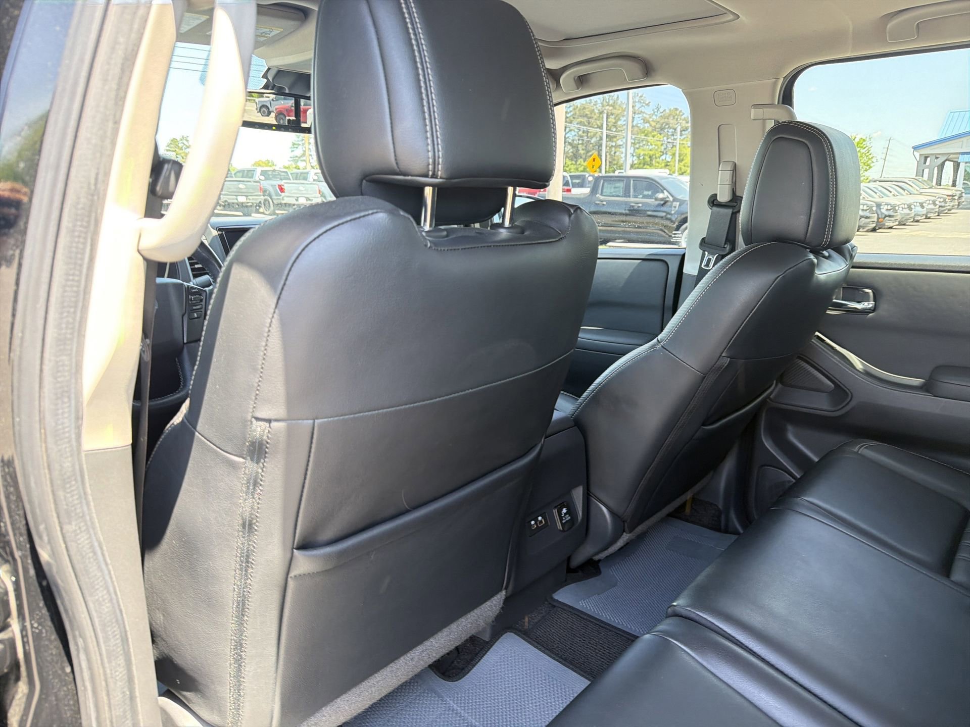 Used 2022 Nissan Frontier SV w/ SV Premium Package image 22