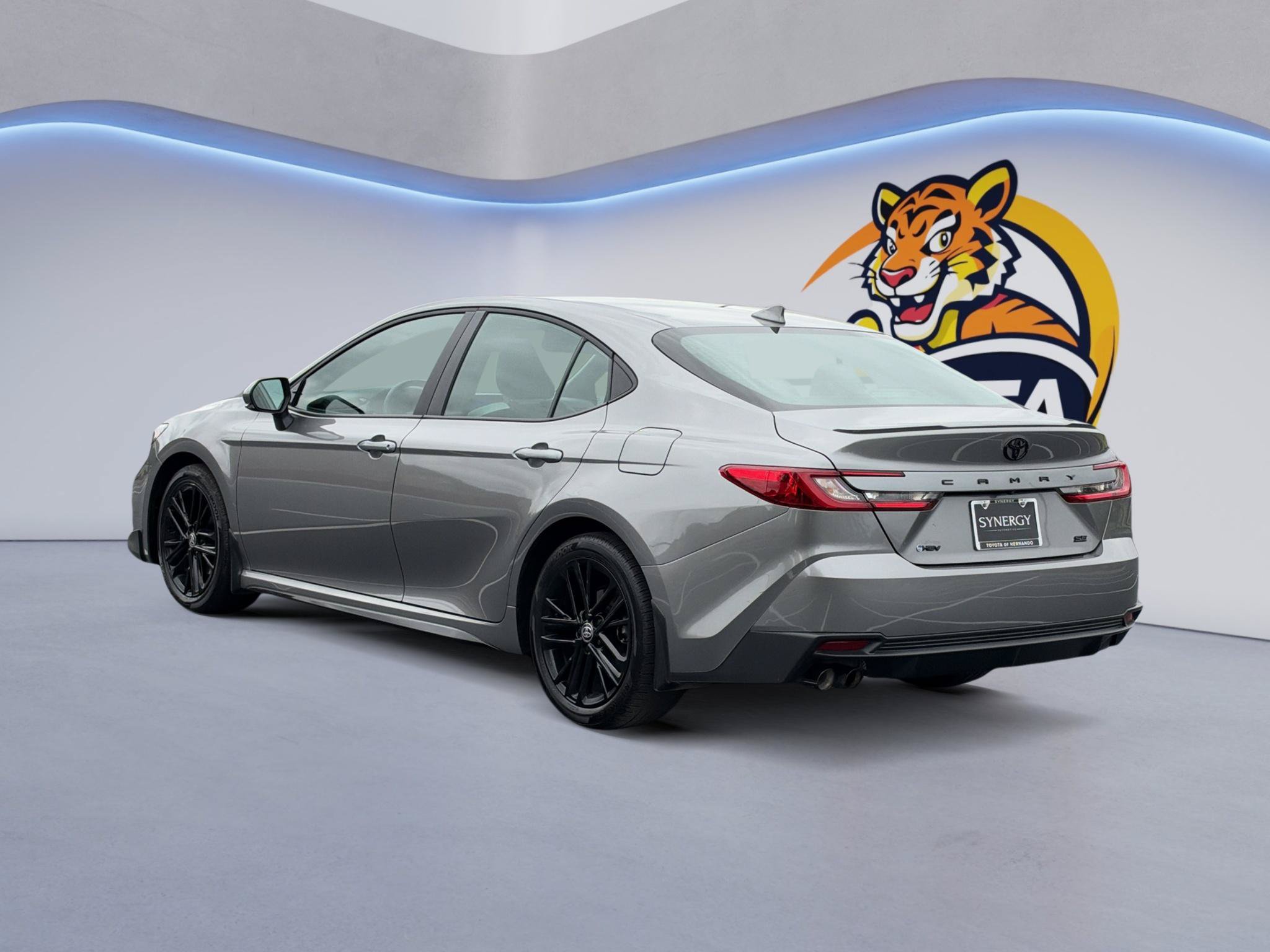Used 2026 Toyota Camry SE FWD image 8