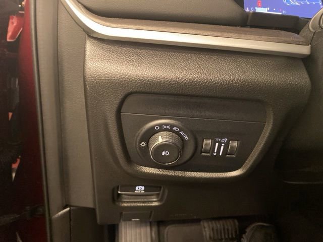 Used 2022 Jeep Grand Cherokee L Limited w/ Luxury Tech Group II image 19