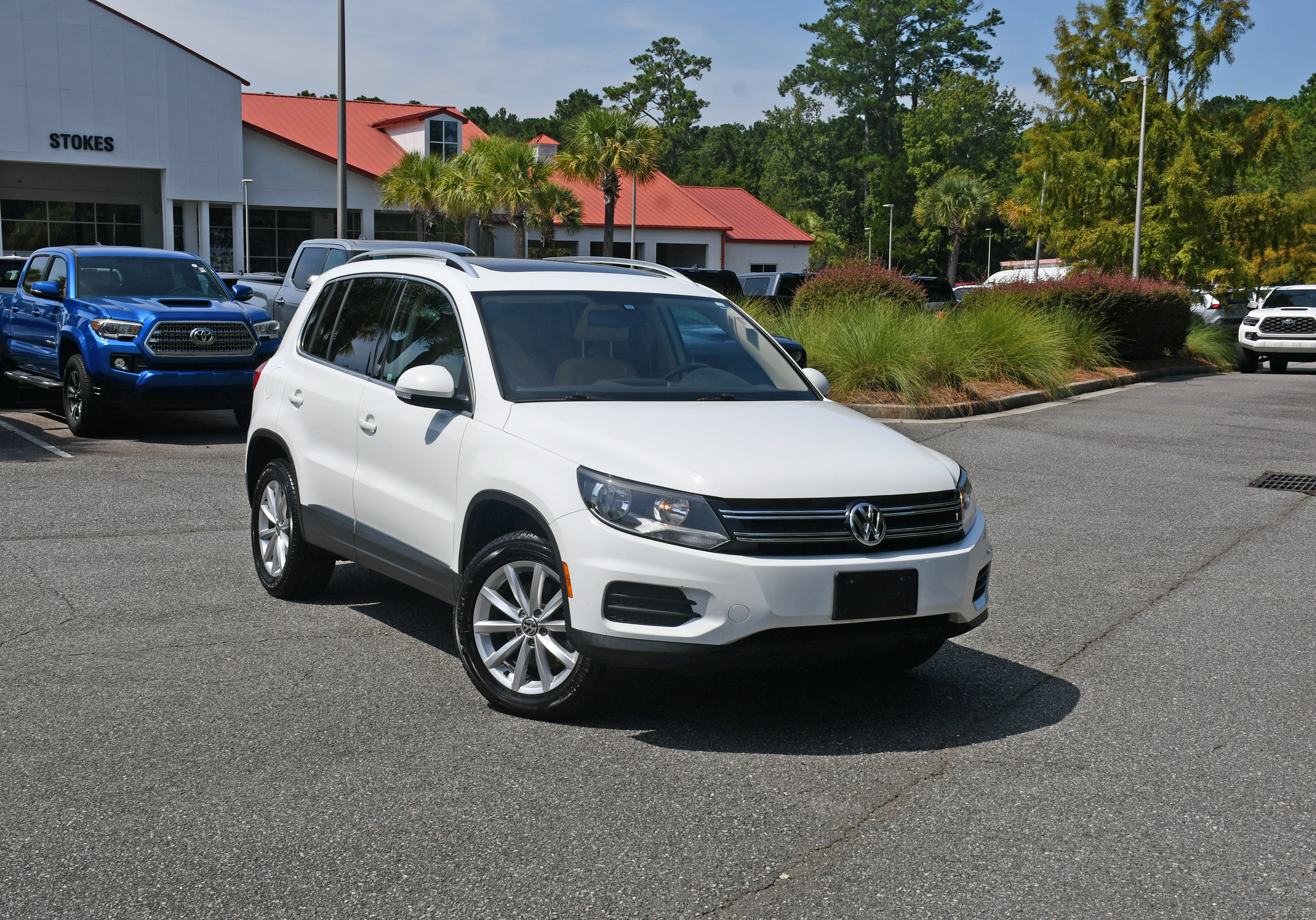 Used 2017 Volkswagen Tiguan Wolfsburg Edition FWD image 6