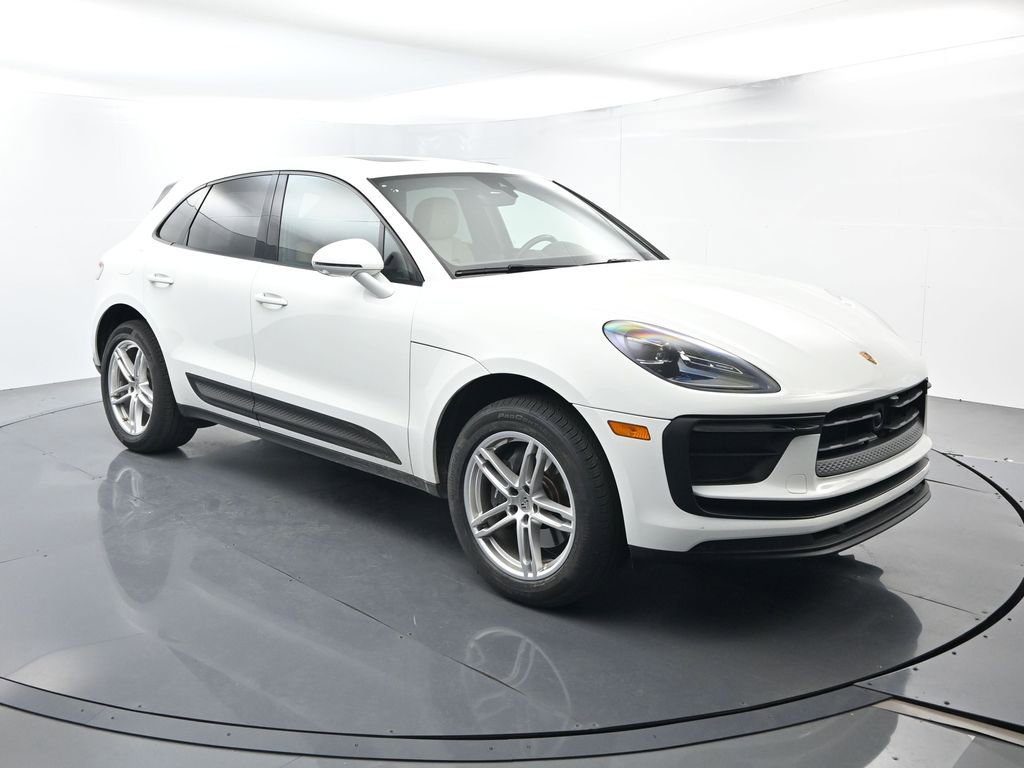 Certified 2023 Porsche Macan AWD/4WD image 17