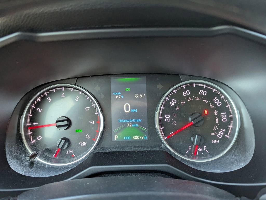 Used 2022 Toyota RAV4 XLE w/ Convenience Package FWD image 11
